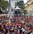Milhares de pessoas acompanham a apresentação de artistas durante o Festival Lula Livre neste domingo, (2) na Praça da República, em São Paulo. Durante as apresentações, o público e os artistas que se apresentavam, pediram a liberdade do Ex Presidente Lula que esta preso na carceragem da Policia Federal em Curitiba  Foto: ROBERTO CASIMIRO/FOTOARENA / Estadão Conteúdo
