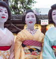 As figuras de gueisha e maiko são parte da herança cultural de Gion, em Quioto  Foto: Jon Akira Yamamoto/Getty Images / BBC News Brasil