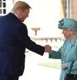 Trump cumprimenta a rainha Elizabeth 2ª ao chegar ao Reino Unido; países têm a chamada 'relação especial', mas temas recentes podem gerar choque na política bilateral  Foto: PA / BBC News Brasil