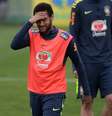 Neymar durante o treinamento com a Seleção no domingo, 2, após acusação de estupro ser divulgada  Foto: Ricardo Moraes / Reuters