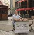 Oscar Maroni conversa com pessoas que tentam mudar sua opinião sobre o tema 'mulher gosta de macho'.  Foto: Reprodução do episódio de 'Mude Minha Ideia', com Oscar Maroni / YouTube / Estadão