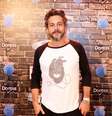 Filho de Karen Brusttolin e Alexandre Nero, Inã roubou a cena em foto com a mãe  Foto: Divulgação, TV Globo / PurePeople