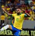 Daniel Alves, do Brasil, em partida amistosa contra o Catar, realizada no estádio Mané Garrincha, em Brasília, nesta quarta-feira, 05.  Foto: EDU ANDRADE/FATOPRESS / Estadão Conteúdo