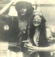 Os cantores Serguei e Janis Joplin no Rio de Janeiro, no início da década de 70.  Foto: Acervo Pessoal