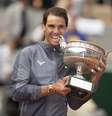 Rafael Nadal posa com a taça de campeão de Roland Garros
09/06/2019
Susan Mullane-USA TODAY Sports via REUTERS.  Foto: Reuters