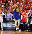 Stephen Curry, do Golden State Warriors, comemora vitória no jogo 5 contra o Toronto Raptors  Foto: Kyle Terada-USA TODAY Sports / Reuters