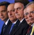 Bolsonaro com equipe de governo; Mozart Neves Ramos chegou a ser convidado ao MEC, mas sofreu oposição de bancada evangélica  Foto: Reuters / BBC News Brasil