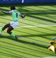 Nigeriana Asisat Oshoala passa pela goleira da Coreia do Sul para marcar durante partida da Copa do Mundo de futebol feminino
12/06/2019 REUTERS/Denis Balibouse  Foto: Reuters