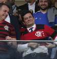 O presidente Jair Messias Bolsonaro, ao lado do ministro da Justiça, Sérgio Moro, nos camarotes do estádio Mané Garrincha, em Brasília antes do início da partida entre CSA x Flamengo, válida pela 9ª rodada do Brasileirão.  Foto: Dida Sampaio / Estadão Conteúdo