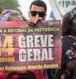 Manifestantes realizam protesto na Avenida Francisco Bicalho, nas imediações da Rodoviária Novo Rio, Zona Portuária do Rio de Janeiro  Foto: Bárbara Dias/AM Press & Images / Estadão