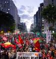 Manifestantes ocupam duas faixas da Avenida Paulista  Foto: Kevin David / A7 Press/Estadão Conteúdo