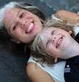 'Quando notei que o meu bebê tinha as mesmas características que eu, senti uma enorme conexão com ele', diz Daiana  Foto: Adri Silva / BBC News Brasil