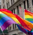Bandeiras do Orgulho Gay em parada em Nova York  Foto: iStock