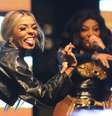 Ludmilla dá beijo na boca da namorada em primeiro show do DVD 'Hello Mundo'  Foto: AGNews / PurePeople