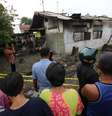 Locals look at a house used as a factory producing matchsticks after a fire swept through, at Binjai district in Langkat, North Sumatra province, Indonesia, June 21, 2019 in this photo taken by Antara Foto. Antara Foto/Adiva Niki/ via REUTERS ATTENTION EDITORS - THIS IMAGE WAS PROVIDED BY A THIRD PARTY. MANDATORY CREDIT. INDONESIA OUT.  Foto: Antara Foto/Adiva Niki/ via REUTERS / Reuters