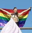 A cantora Mel C em apresentação na 23ª Parada do orgulho LGBT de São Paulo, em 2019, com o tema "50 anos de Stonewall: nossas conquistas, nosso orgulho de ser LGBT+"  Foto: Ariadne Barroso / Estadão Conteúdo