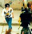 Michael Jackson em filmagem de clipe no Morro Dona Marta, no Rio de Janeiro  Foto: Luiz Morier / Estadão