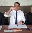O presidente Jair Bolsonaro em sua transmissão ao vivo semanal   Foto: Facebook/Jair Bolsonaro / Estadão Conteúdo
