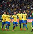 Na disputa de pênaltis, o Brasil venceu o Paraguai por 4 a 3 e avançou para a semifinal da Copa América  Foto: Henry Romero / Reuters