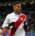 Paolo Guerrero marca o terceiro gol para o Peru, durante partida entre Chile x Peru, válida pela segunda semifinal da Copa América 2019, na arena do Grêmio  Foto: Rodrigo Ziebell / Framephoto / Estadão Conteúdo