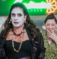 A vilã Mercedes (Totia Meireles) de Verão 90: novela tem registrado audiência crescente na semana mais fria do ano  Foto: Raquel Cunha / TV Globo