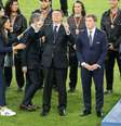 Bolsonaro desceu ao campo do Maracanã após o jogo do Brasil  Foto: Sergio Moraes / Reuters