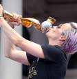 Megan Rapinoe e a seleção dos Estados Unidos foram recebidas com festa em Nova York  Foto: Brad Penner / USA Today Sports / Reuters