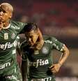 Dudu e Deyverson comemoram gol contra o São Paulo  Foto: Léo Pinheiro / Futura Press
