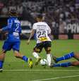 Clayson, do Corinthians, conduz bola no jogo contra o CSA  Foto: Richard Callis/FotoArena / Estadão