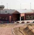 A penitenciária federal de segurança máxima foi projetada para abrigar os presos 'mais violentos' e que representam maior risco de fuga  Foto: Federal Bureau or Prisons / BBC News Brasil