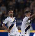 Zlatan Ibrahimovic, do LA Galaxy, comemora gol sobre o Los Angeles FC  Foto: Kelvin Kuo-USA TODAY Sports / Reuters