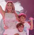 Claudia Leitte, na reta final da gravidez, indicou a parte mais chata dessa fase: 'Tomar banho é um saco porque para lavar as partes íntimas parece que você está malhando'  Foto: AGNews / PurePeople