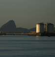 Tanques de armazenamento de gás natural na Baía de Guanabara, Rio de Janeiro 
19/11/2014
REUTERS/Pilar Olivares  Foto: Reuters