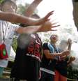 Crianças se refrescam em névoa durante testes de medidas para combater o calor antes dos Jogos Olímpicos de Tóquio 2020, em Tóquio, no Japão
25/07/2019
REUTERS/Issei Kato  Foto: Reuters