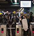 Policiais e manifestantes entram em conflito em Hong Kong  Foto: EPA / Ansa - Brasil