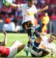 D´Alessandro, do Internacional, disputa lance com Danilo Avelar e Gabriel, do Corinthians, em partida válida pela 14ª rodada do Campeonato Brasileiro 2019, realizada no Estádio Beira-Rio, em Porto Alegre (RS), neste domingo (11)  Foto: PEDRO H. TESCH/AGIF / Estadão Conteúdo