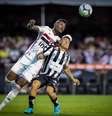 Arboleda e Soteldo durante jogo entre São Paulo x Santos, partida valida pelo campeonato Brasileiro 2019, no estadio do Morumbi  Foto: Thiago Bernardes / Framephoto / Estadão