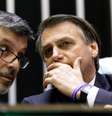 Frota e Bolsonaro conversam na Câmara, no dia 29 de maio: relação do deputado com o governo já estava azedando  Foto: Agência Câmara / BBC News Brasil
