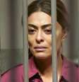Maria da Paz (Juliana Paes) na cadeia pós atirar no marido Régis (Reynaldo Gianecchini): trama popular que prende a atenção dos noveleiros  Foto: João Miguel Jr./TV Globo / Divulgação