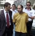 Mauricio Norambuena é acompanhado por policiais ao ser preso em São Paulo
04/02/2002
REUTERS/Paulo Whitaker  Foto: Reuters