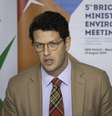 O ministro Ricardo Salles falou à imprensa após evento que reuniu outros ministros de meio ambiente dos BRICS em hotel da zona sul de São Paulo na tarde desta quinta-feira (15). O ministro falou sobre a nova suspensão de repasse de R$133 milhões da Noruega para o fundo de proteção da Amazônia.  Foto: Bruno Rocha / Fotoarena / Estadão