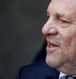 Ex-produtor de cinema Harvey Weinstein deixa Suprema Corte em Nova York. 11/7/2019. REUTERS/Mike Segar   Foto: Reuters