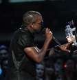 Momento em que Kanye West interrompe Taylor Swift em seu discurso de aceitação do VMA 2009.  Foto: Jeff Kravitz/FilmMagic
