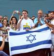 Bolsonaro exibe bandeira de Israel na Marcha para Jesus  Foto: Newton Menezes / Futura Press