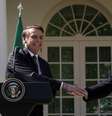 Presidentes Jair Bolsonaro e Donald Trump se cumprimentam no jardim da Casa Branca
19/03/2019
REUTERS/Kevin Lamarque  Foto: Reuters