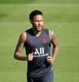 Neymar durante treino do Paris Saint-Germain  Foto: Charles Platiau / Reuters