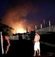 Família observa incêndio na floresta amazônica na cidade de Altamira, no Pará
27/08/2019 REUTERS/Nacho Doce  Foto: Reuters
