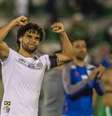 Victor Ferraz, do Santos, comemora a vitória por 1 a 0 diante da Chapecoense pela 17ª rodada do Campeonato Brasileiro 2019, na Arena Condá  Foto: RICARDO LUIS ARTIFON/AGIF / Estadão Conteúdo