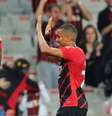 Nikão (esquerda), do Athletico-PR, comemora o seu gol durante partida contra o Ceará, válida pela 17ª rodada do Campeonato Brasileiro 2019, na Arena da Baixada  Foto: HEULER ANDREY/DIA ESPORTIVO / Estadão