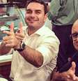 O então deputado Flávio Bolsonaro com seu assessor Fabrício Queiroz  Foto: Reprodução / Estadão